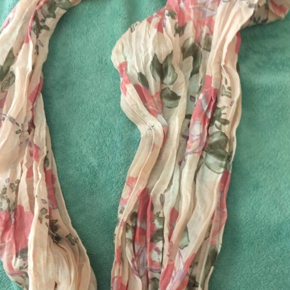 Scarves (5 Included) - Picture 9 of 16